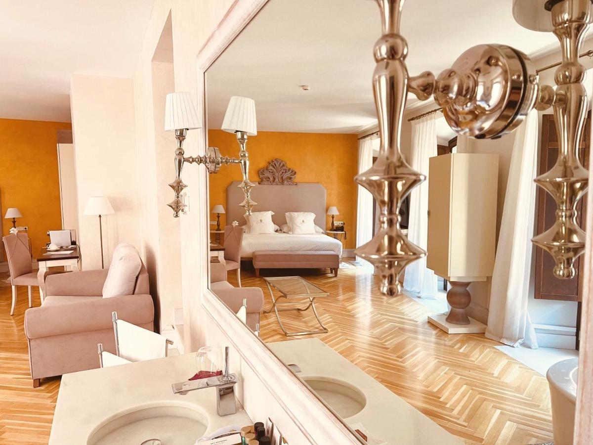 Hotel Palacio De Ubeda 5 G.L Bagian luar foto A suite at the Hotel Excelsior